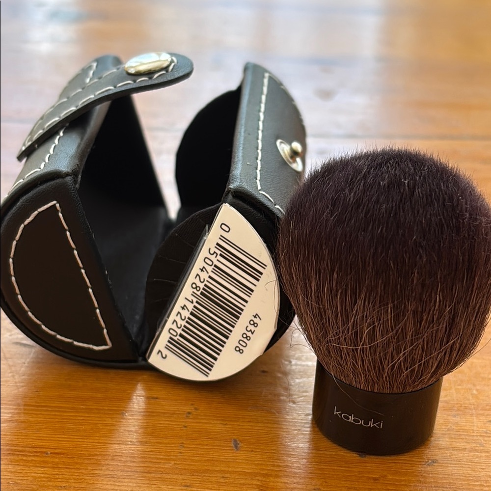 Beauty 360 NWT | Kabuki Brush with Black Leather Case - Picture 5 of 11